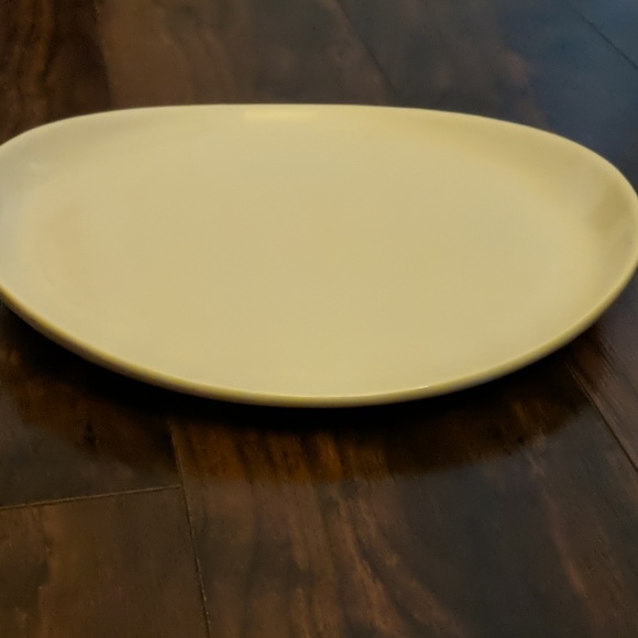 3 oval shaped white plates - Picture 2 of 2